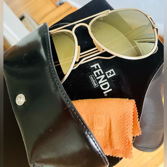 Ultra rare, vintage & authentic Fendi FS223 aviators designed by Karl Lagerfeld - Picture 7 of 8